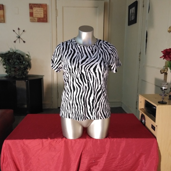 Top - Picture 2 of 3